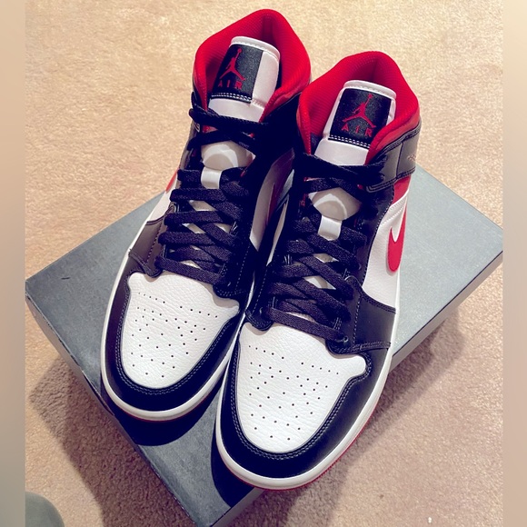 NEW Nike Air Jordan 1 Mid Gym Red Panda - Size 10.5 US - Picture 3 of 8